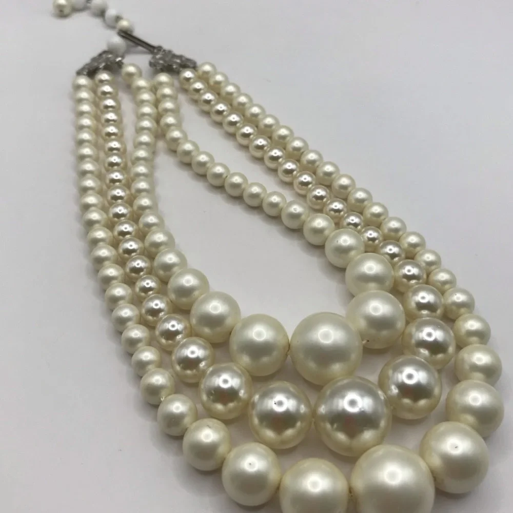 Elegant Triple Layer Faux Pearl Necklace - Picture 4 of 8